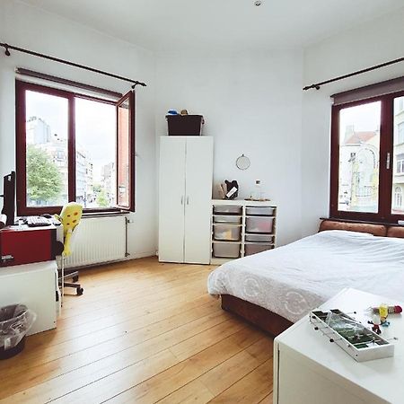 Room At Chicken'S Shared Appartment Brusel Exteriér fotografie