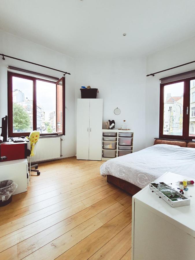 Room At Chicken'S Shared Appartment Brusel Exteriér fotografie